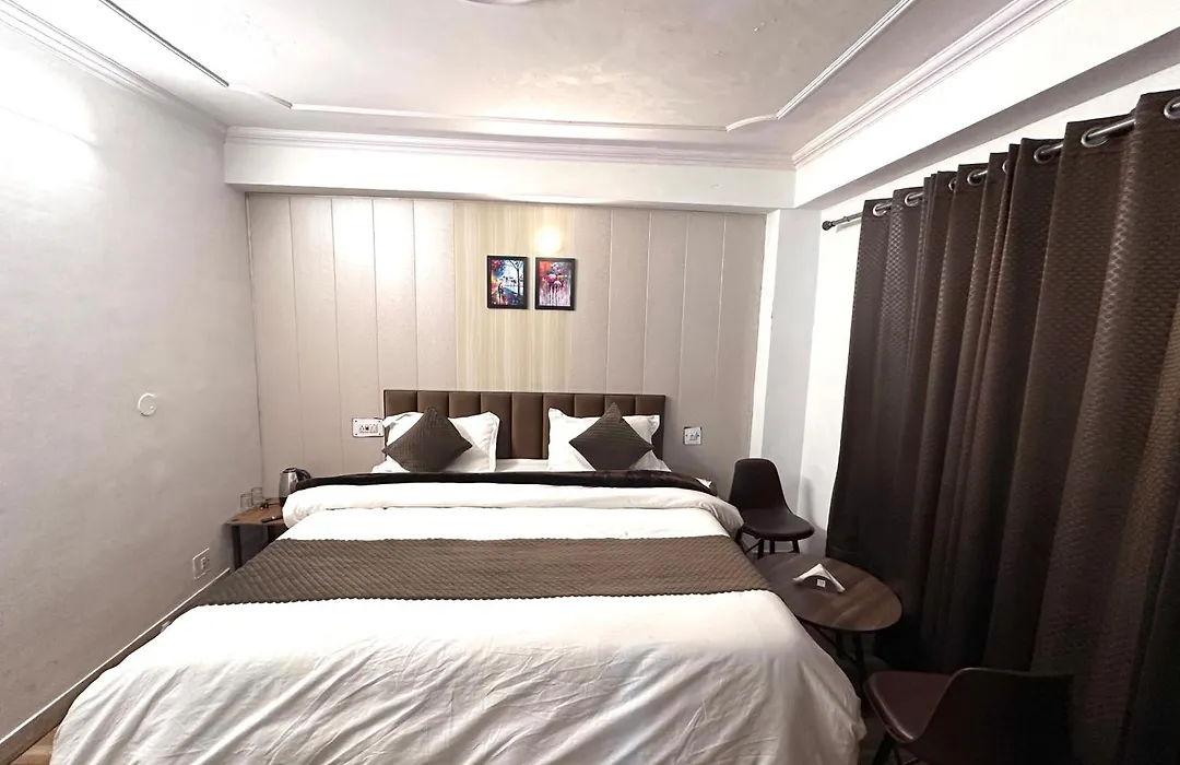 The Misty Pines Inn-1